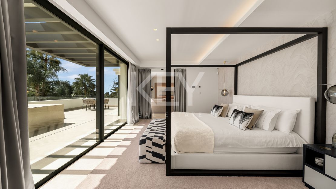 Contemporary Mediterranean Villa with Private Pool and Landscaped Gardens in El Paraíso