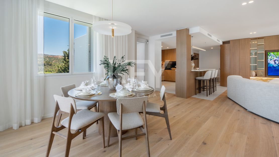 Fully Renovated Luxury Penthouse with Sea Views in Los Monteros, Marbella East