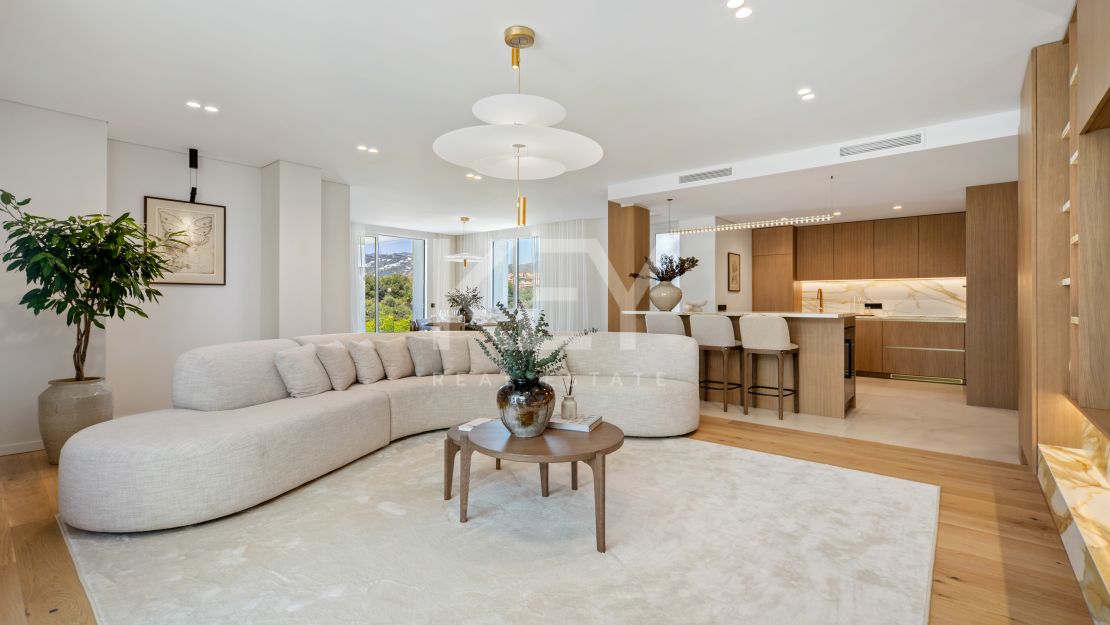 Fully Renovated Luxury Penthouse with Sea Views in Los Monteros, Marbella East