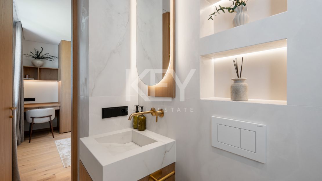 Fully Renovated Luxury Penthouse with Sea Views in Los Monteros, Marbella East