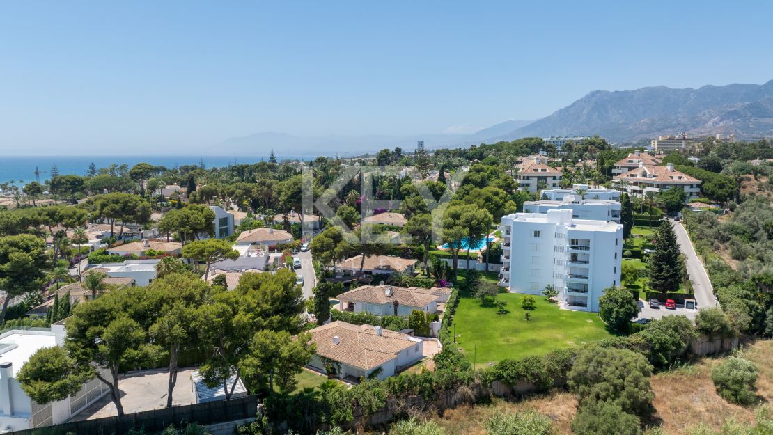 Fully Renovated Luxury Penthouse with Sea Views in Los Monteros, Marbella East