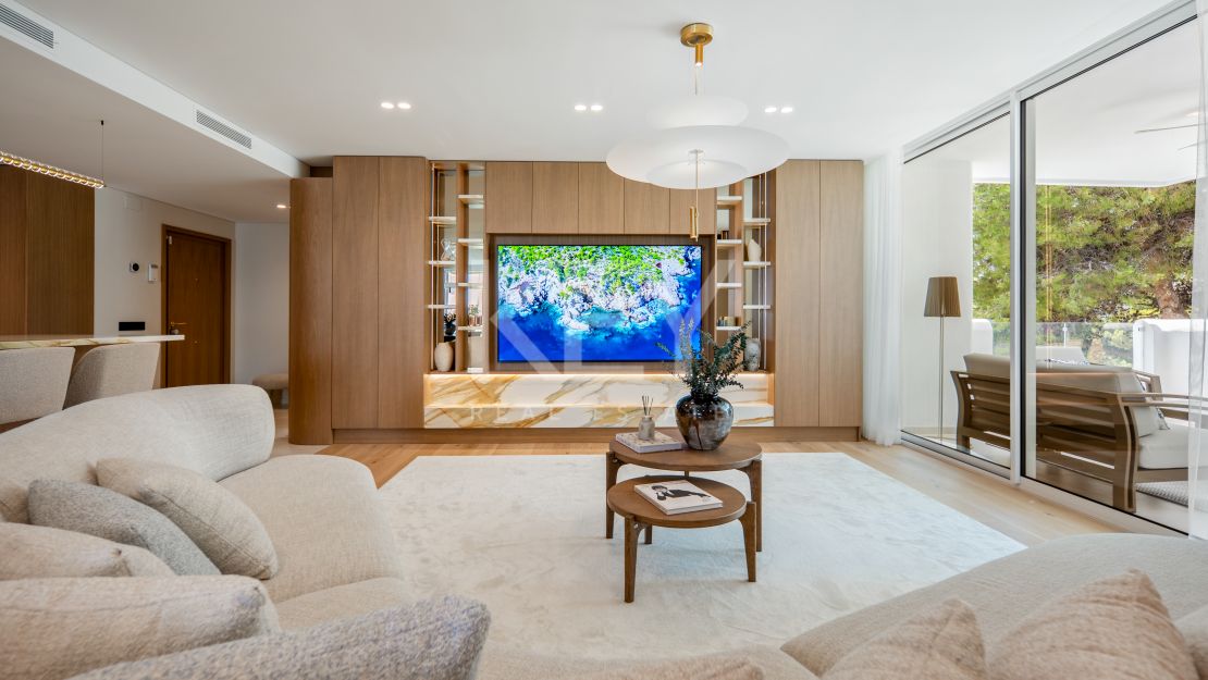 Fully Renovated Luxury Penthouse with Sea Views in Los Monteros, Marbella East