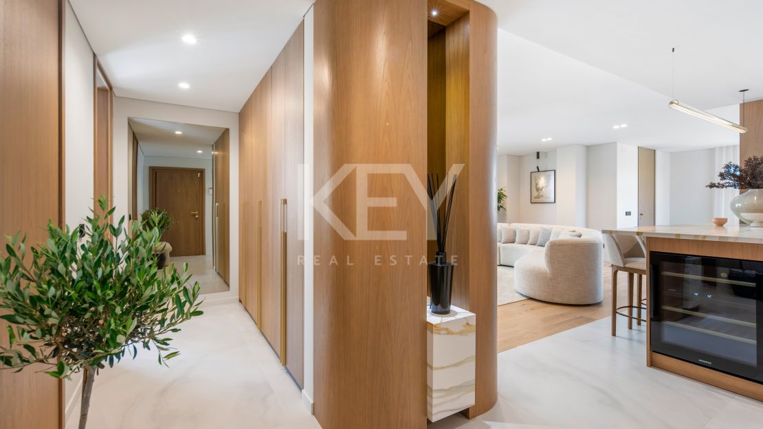 Fully Renovated Luxury Penthouse with Sea Views in Los Monteros, Marbella East