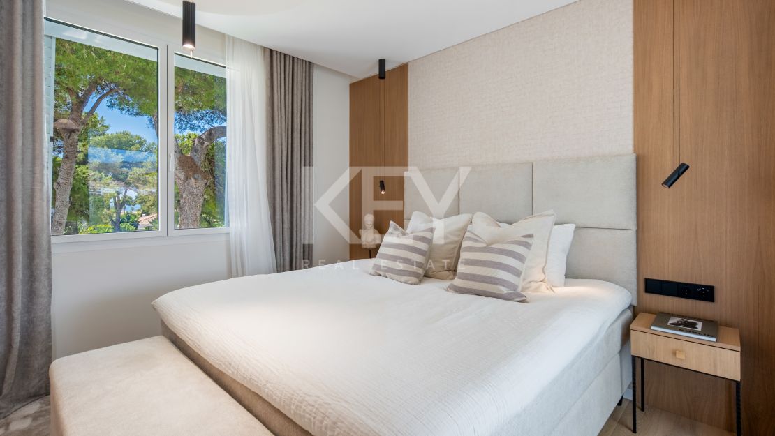 Fully Renovated Luxury Penthouse with Sea Views in Los Monteros, Marbella East