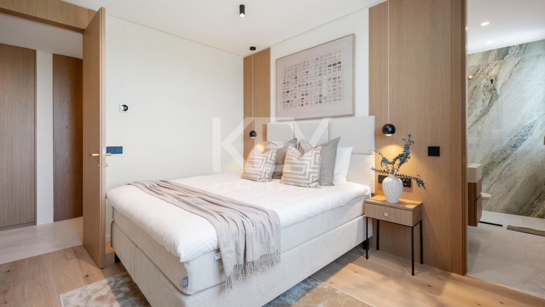 Fully Renovated Luxury Penthouse with Sea Views in Los Monteros, Marbella East