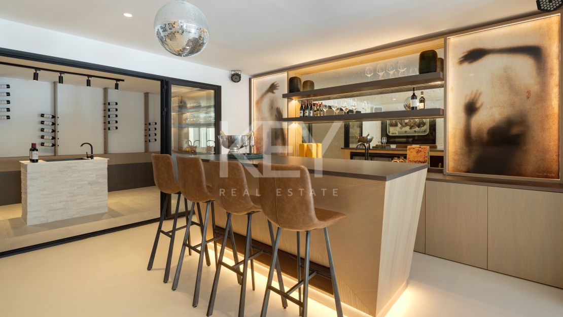 Luxury Contemporary Villa in Río Verde, Marbella Golden Mile – Walking Distance to Puente Romano and the Beach