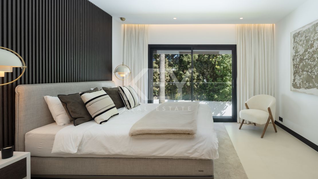 Luxury Contemporary Villa in Río Verde, Marbella Golden Mile – Walking Distance to Puente Romano and the Beach
