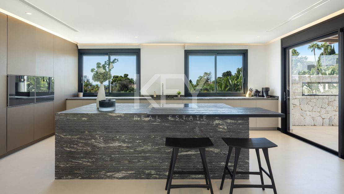 Luxury Contemporary Villa in Río Verde, Marbella Golden Mile – Walking Distance to Puente Romano and the Beach