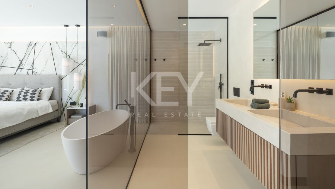 Luxury Contemporary Villa in Río Verde, Marbella Golden Mile – Walking Distance to Puente Romano and the Beach