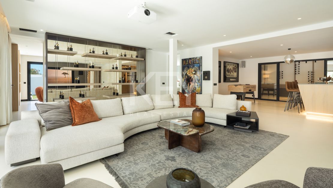 Luxury Contemporary Villa in Río Verde, Marbella Golden Mile – Walking Distance to Puente Romano and the Beach