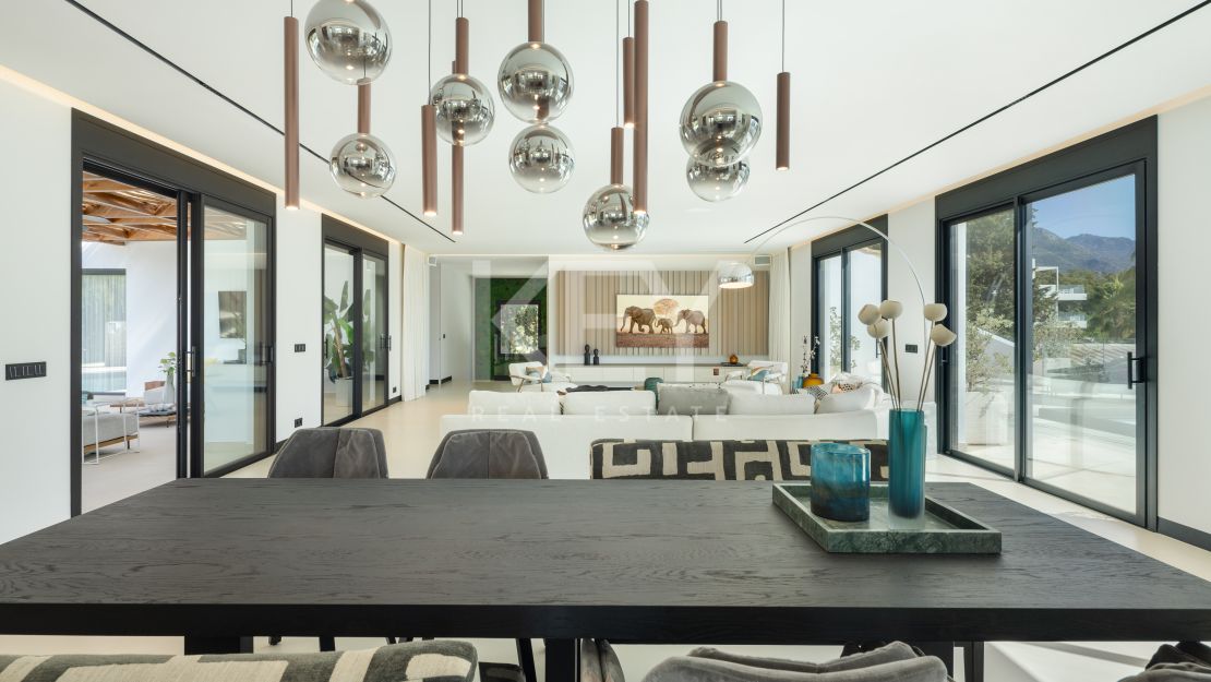 Luxury Contemporary Villa in Río Verde, Marbella Golden Mile – Walking Distance to Puente Romano and the Beach