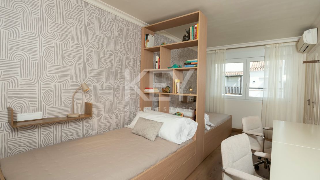 Elegante casa adosada renovada en Río Verde Playa, Marbella – A pocos minutos de la playa