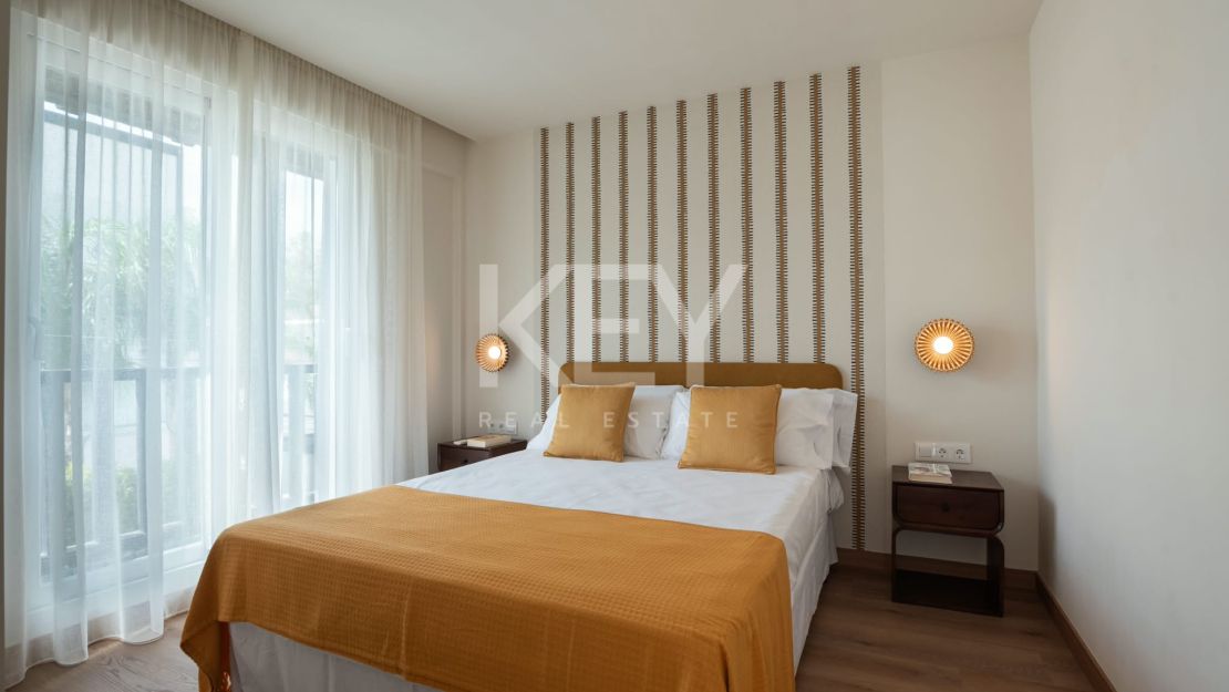 Elegante casa adosada renovada en Río Verde Playa, Marbella – A pocos minutos de la playa