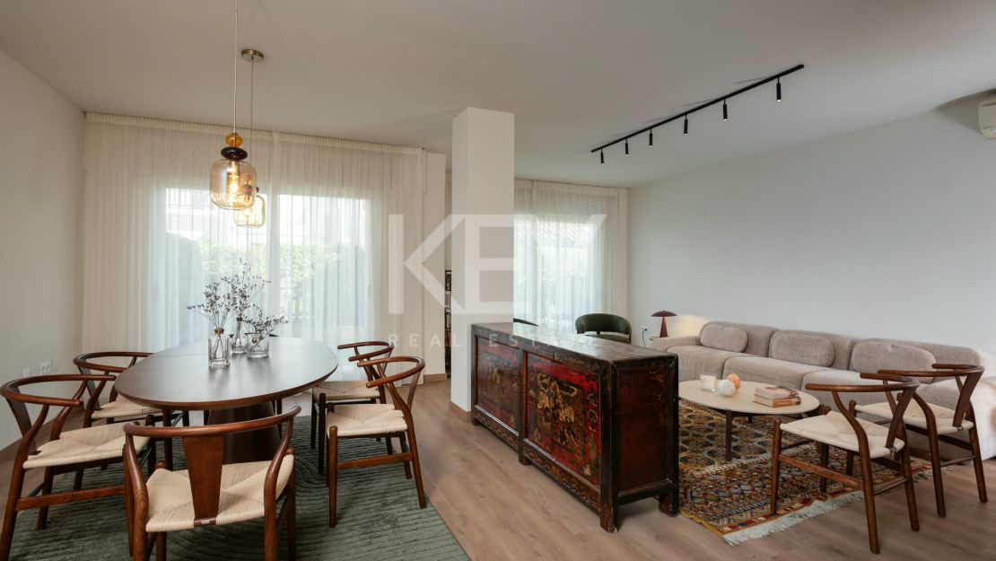 Elegante casa adosada renovada en Río Verde Playa, Marbella – A pocos minutos de la playa