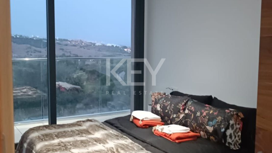 Villa Contemporánea de Nueva Construcción con Vistas al Mar y al Golf en Valle Romano Golf, Estepona