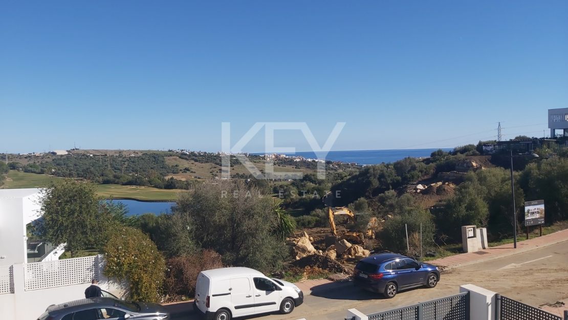 Villa Contemporánea de Nueva Construcción con Vistas al Mar y al Golf en Valle Romano Golf, Estepona