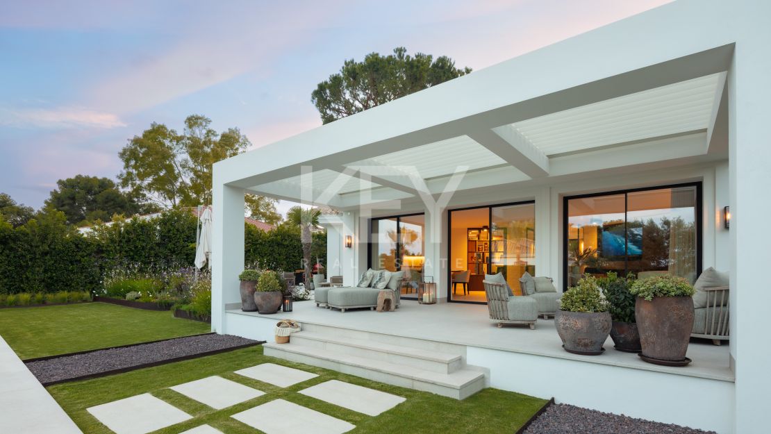 Elegante Villa Matilda a solo 100 metros de las mejores playas en La Reserva de Los Monteros, Marbella Este