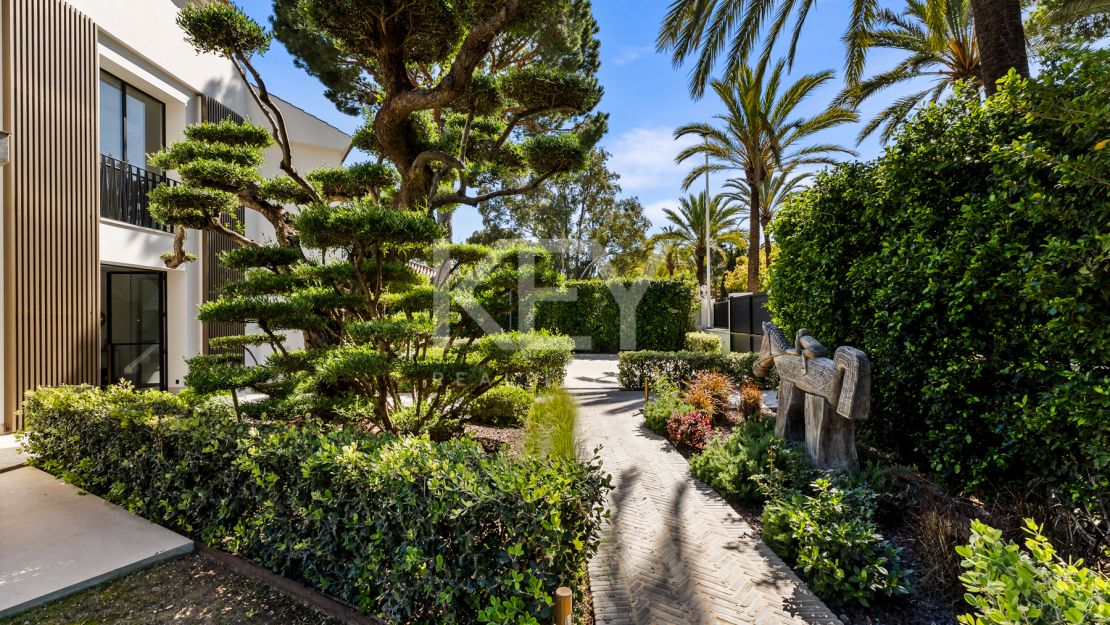 Elegante Villa Matilda a solo 100 metros de las mejores playas en La Reserva de Los Monteros, Marbella Este