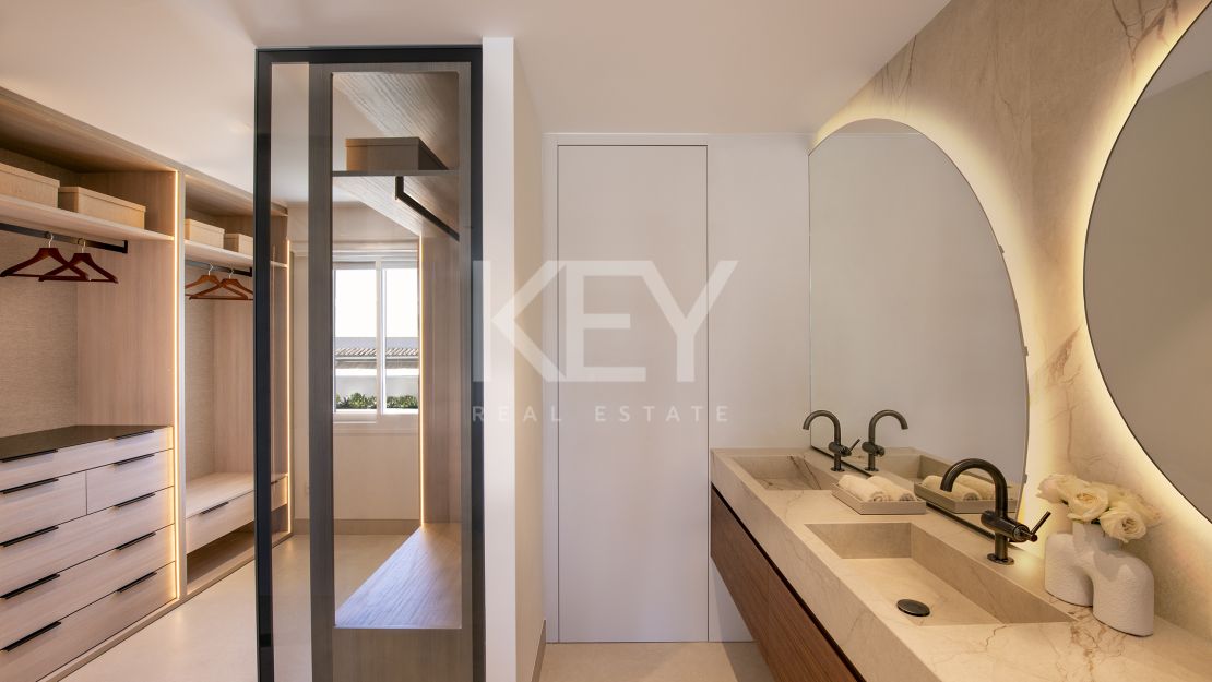 Penthouse with Sea Views for Sale in Estepona