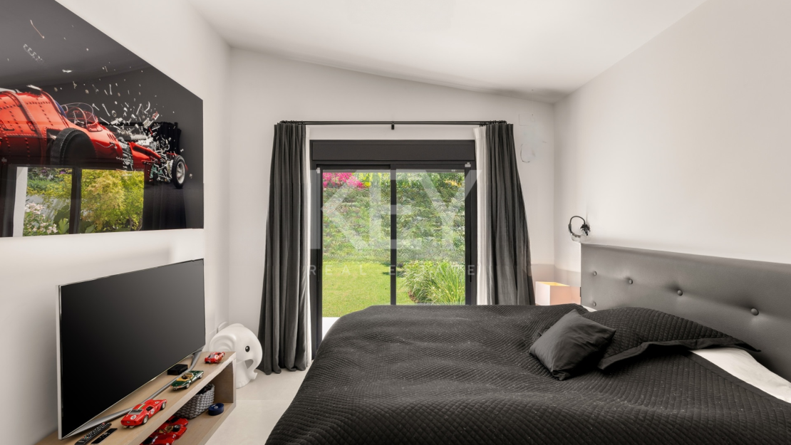 Villa for Sale in Los Llanos de Nagüeles, Marbella Golden Mile