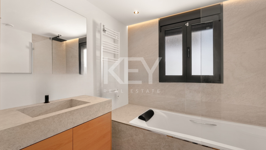Villa for Sale in Los Llanos de Nagüeles, Marbella Golden Mile