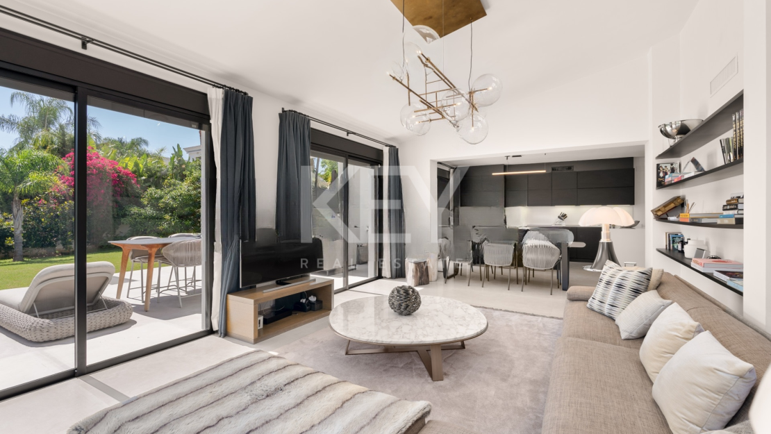 Villa for Sale in Los Llanos de Nagüeles, Marbella Golden Mile