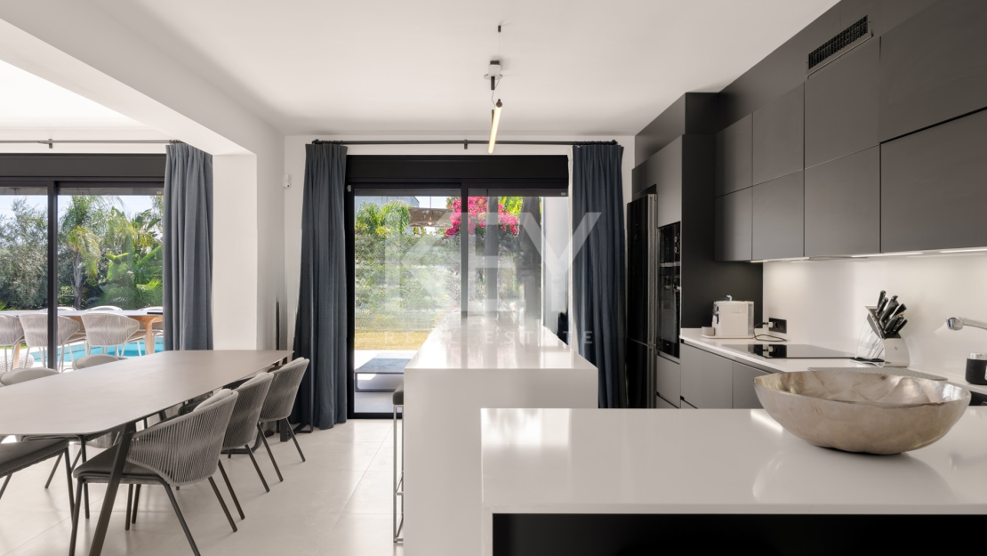 Villa for Sale in Los Llanos de Nagüeles, Marbella Golden Mile