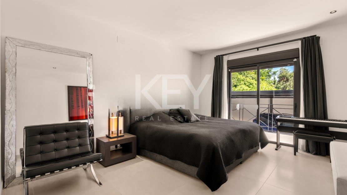 Villa for Sale in Los Llanos de Nagüeles, Marbella Golden Mile