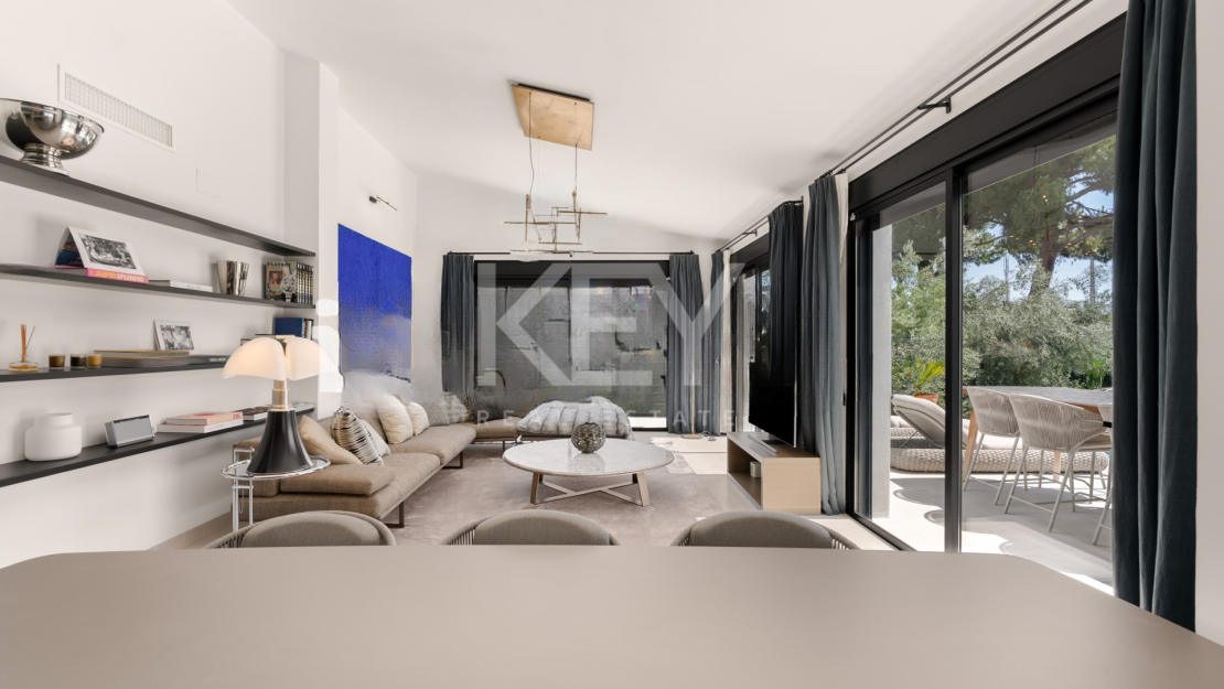 Villa for Sale in Los Llanos de Nagüeles, Marbella Golden Mile