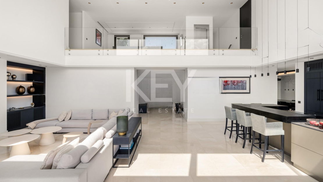 Contemporary Villa with Panoramic Sea Views for Sale in Los Almendros, Benahavís
