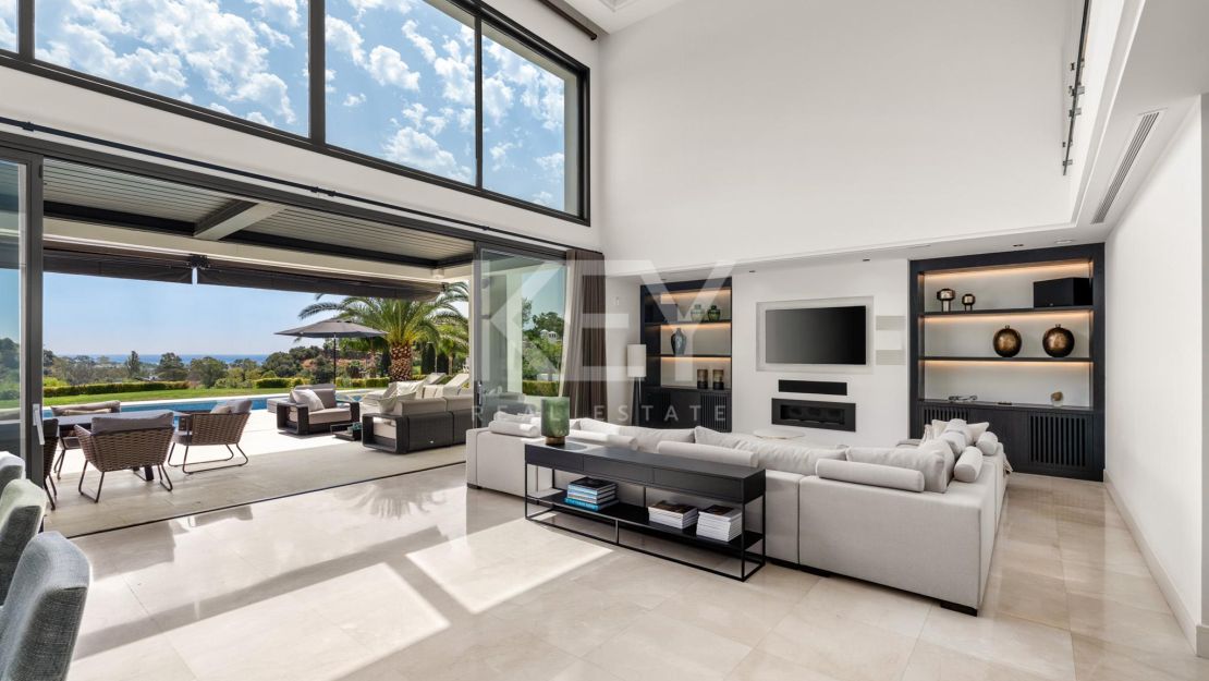 Contemporary Villa with Panoramic Sea Views for Sale in Los Almendros, Benahavís