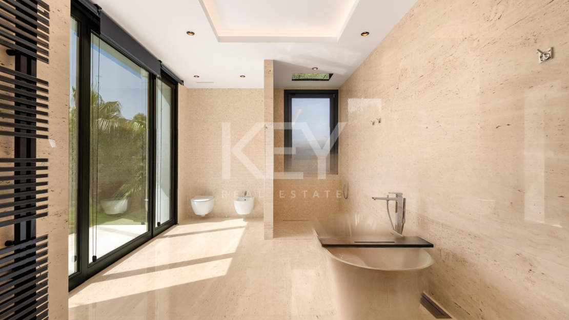 Contemporary Villa with Panoramic Sea Views for Sale in Los Almendros, Benahavís