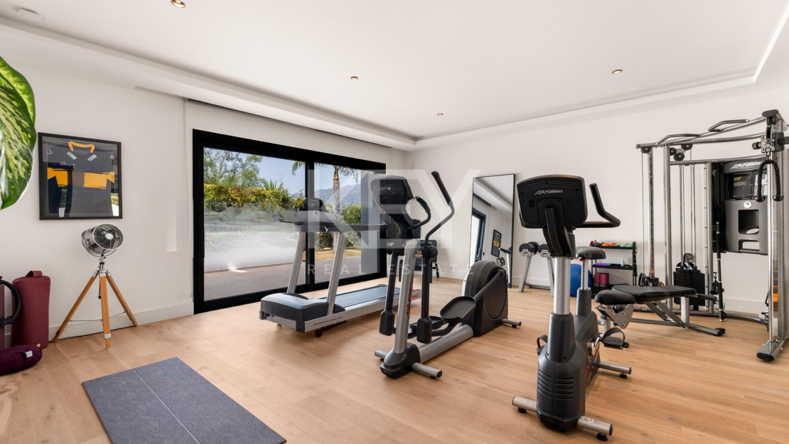 Contemporary Villa with Panoramic Sea Views for Sale in Los Almendros, Benahavís
