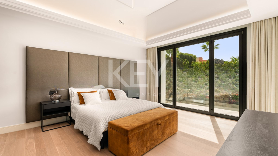 Contemporary Villa with Panoramic Sea Views for Sale in Los Almendros, Benahavís