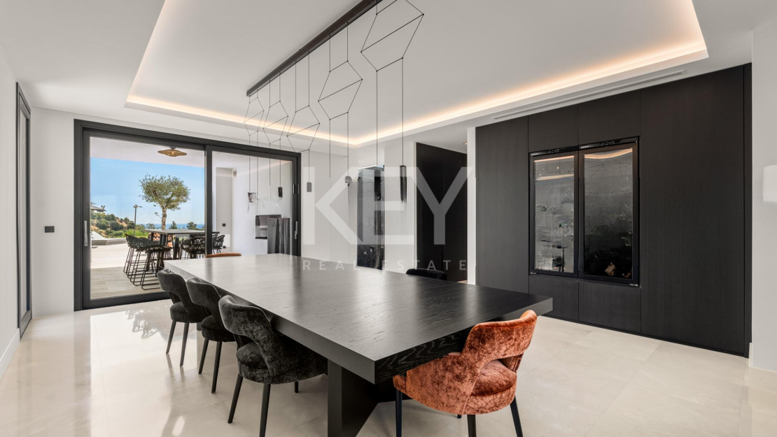Contemporary Villa with Panoramic Sea Views for Sale in Los Almendros, Benahavís