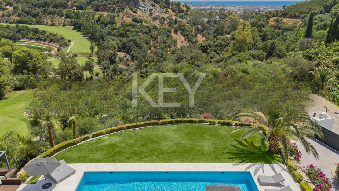 Contemporary Villa with Panoramic Sea Views for Sale in Los Almendros, Benahavís