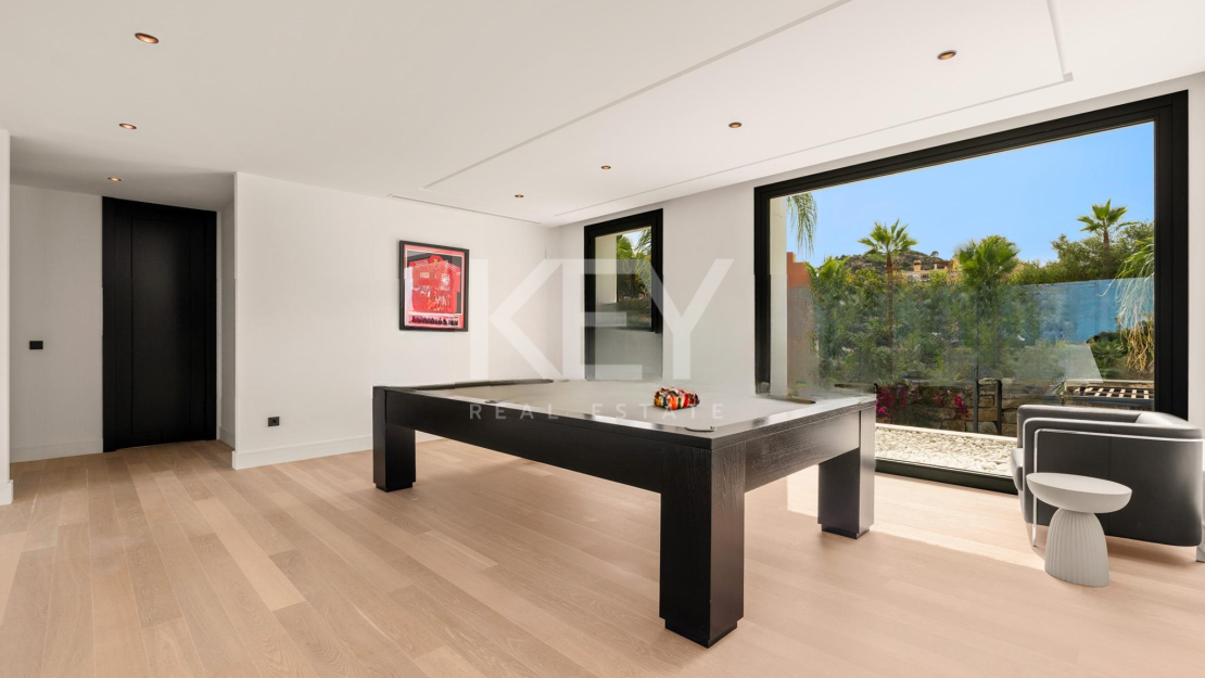 Contemporary Villa with Panoramic Sea Views for Sale in Los Almendros, Benahavís