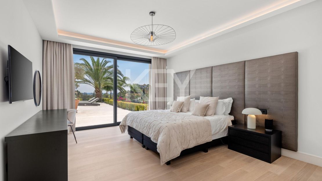 Contemporary Villa with Panoramic Sea Views for Sale in Los Almendros, Benahavís