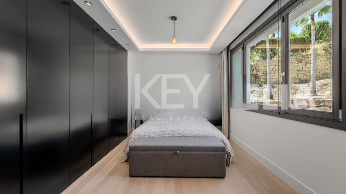 Contemporary Villa with Panoramic Sea Views for Sale in Los Almendros, Benahavís