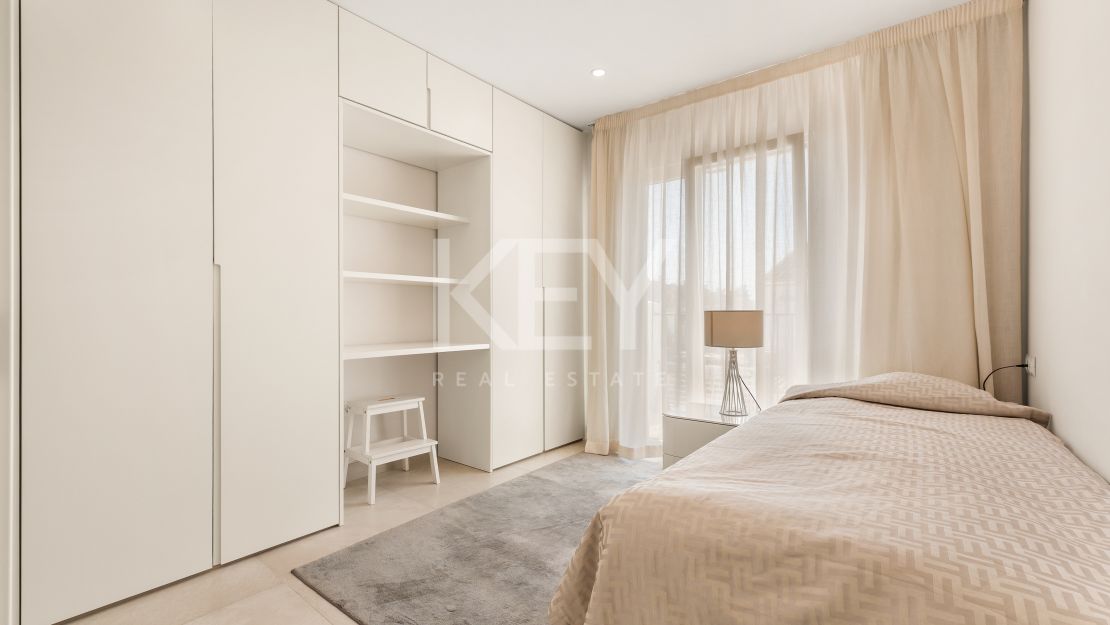 Stunning 4 bedroom townhouse walking distance to the beach and all amenities in Campanario, Estepona