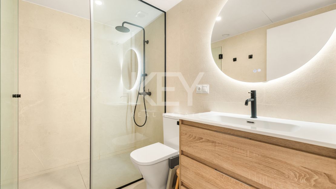 Stunning 4 bedroom townhouse walking distance to the beach and all amenities in Campanario, Estepona