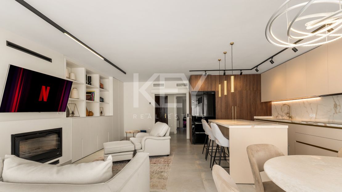 Stunning 4 bedroom townhouse walking distance to the beach and all amenities in Campanario, Estepona