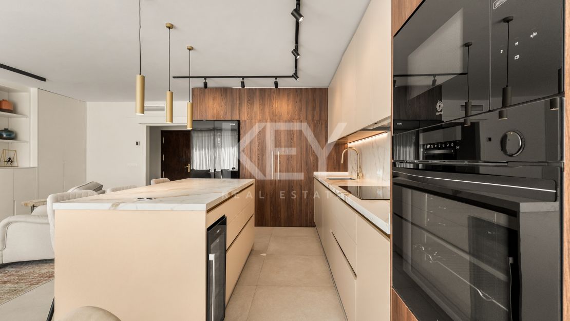 Stunning 4 bedroom townhouse walking distance to the beach and all amenities in Campanario, Estepona