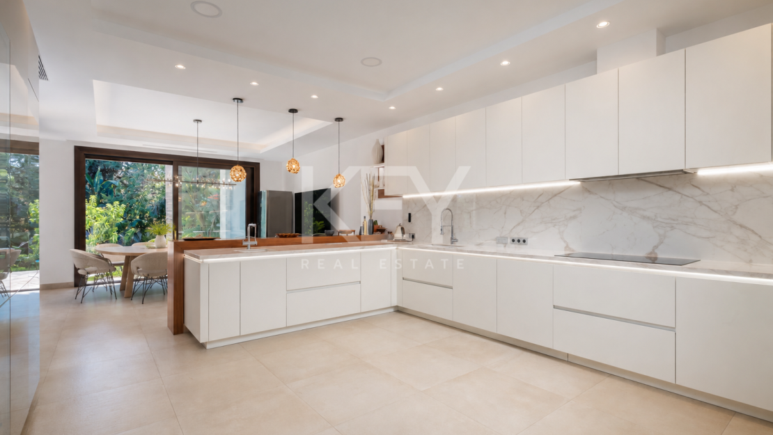 Luxury beachside villa for sale in Guadalmina Baja, Marbella