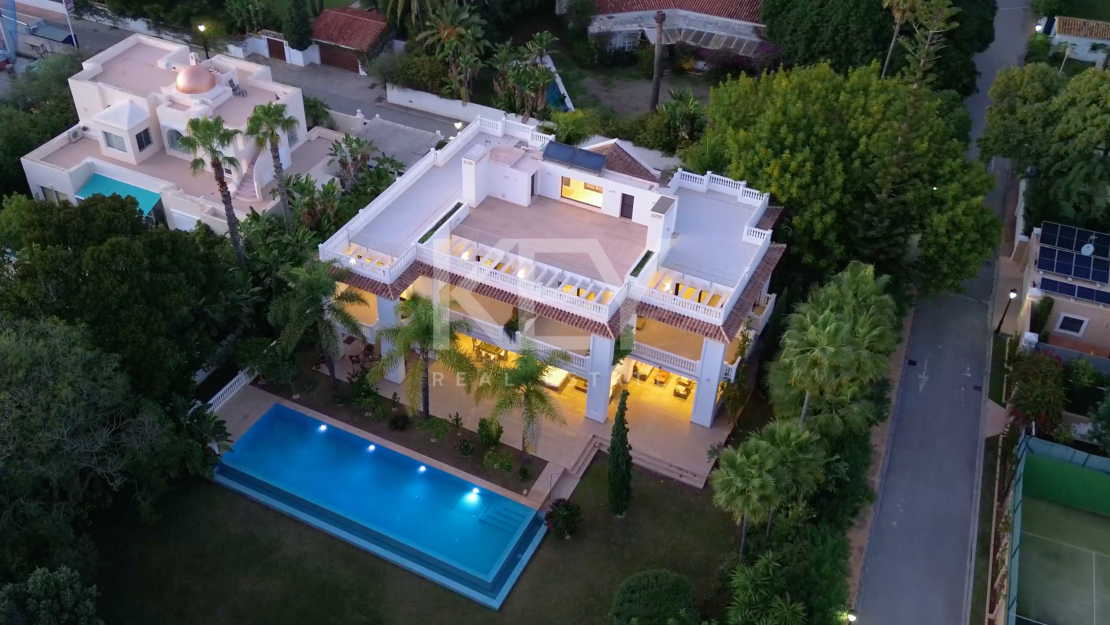 Luxury beachside villa for sale in Guadalmina Baja, Marbella