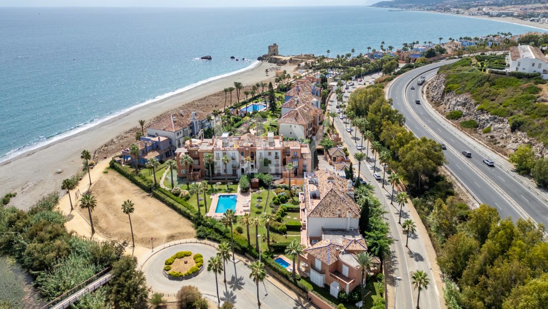 Unique Semi-detached Villa on the beach in La Perla de la Bahía, Casares
