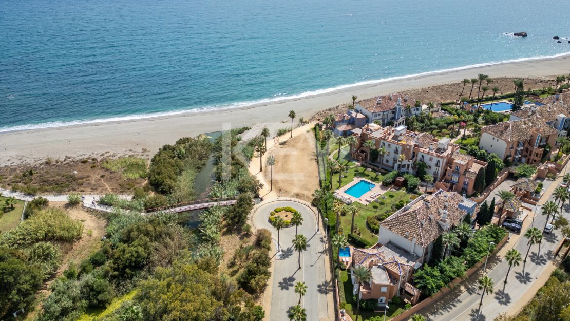 Unique Semi-detached Villa on the beach in La Perla de la Bahía, Casares