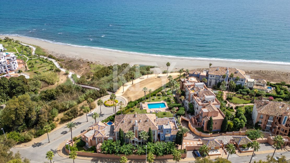 Unique Semi-detached Villa on the beach in La Perla de la Bahía, Casares