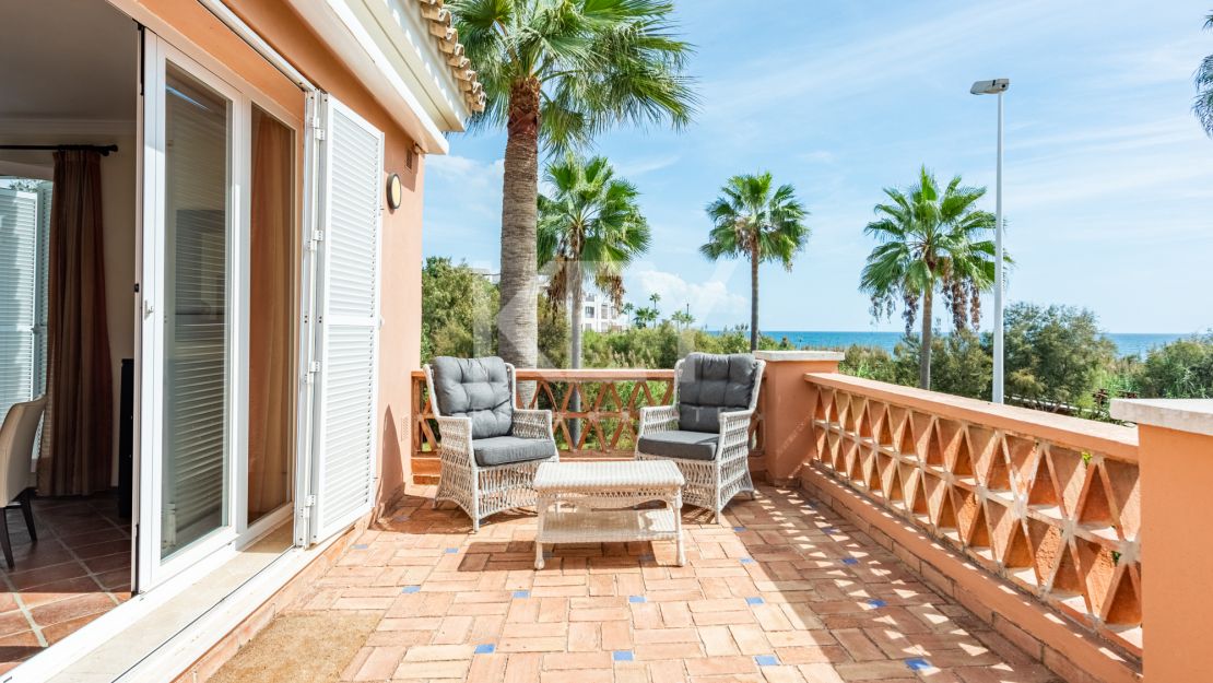 Unique Semi-detached Villa on the beach in La Perla de la Bahía, Casares