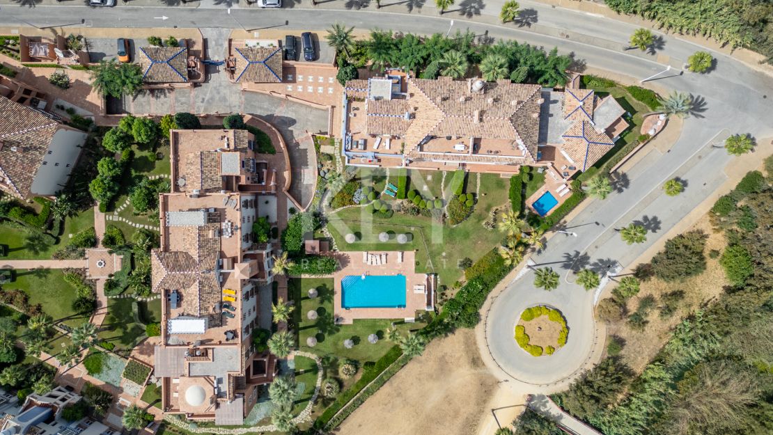 Unique Semi-detached Villa on the beach in La Perla de la Bahía, Casares